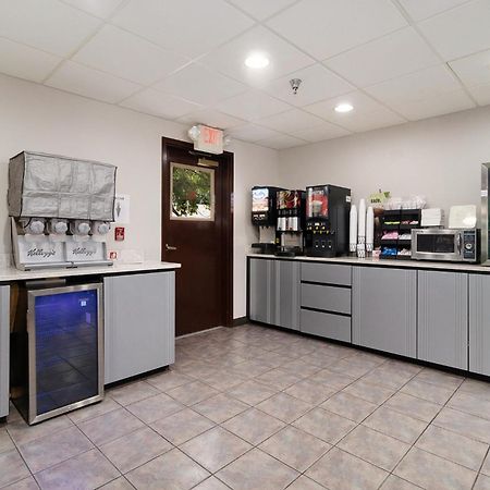 Microtel Inn And Suites Manistee Kültér fotó