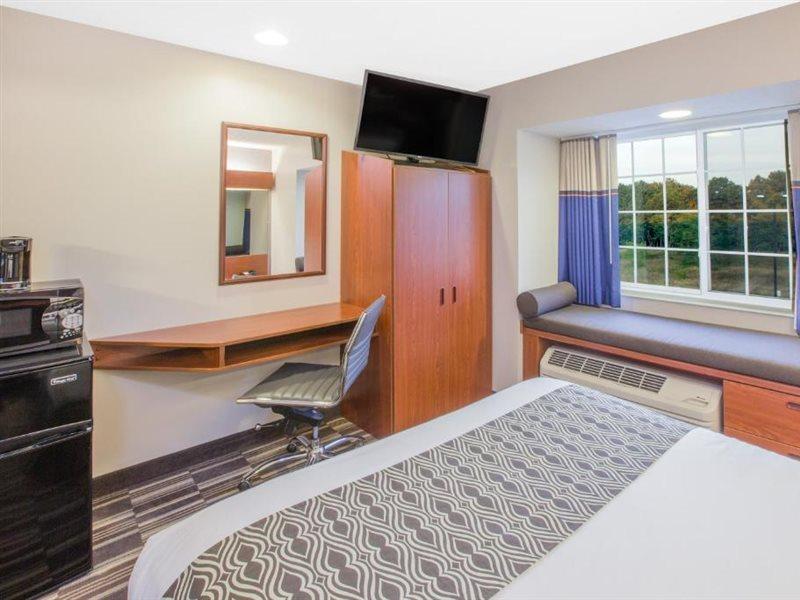 Microtel Inn And Suites Manistee Kültér fotó