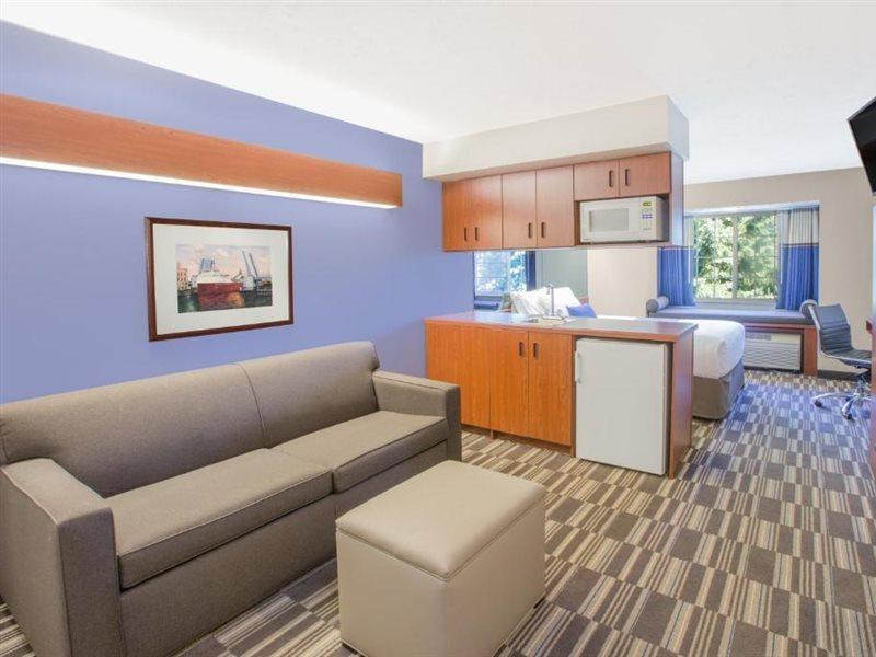 Microtel Inn And Suites Manistee Kültér fotó
