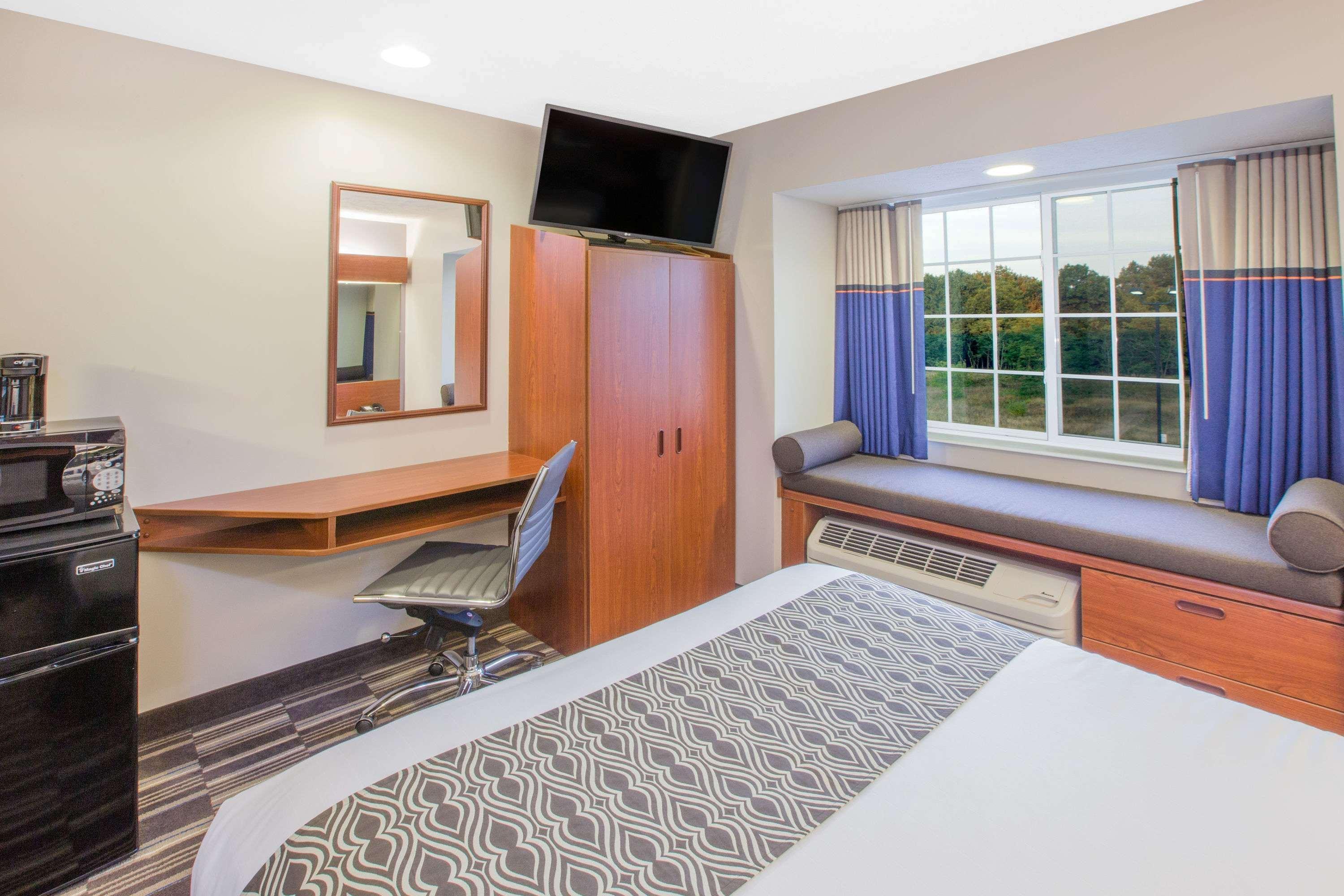 Microtel Inn And Suites Manistee Kültér fotó