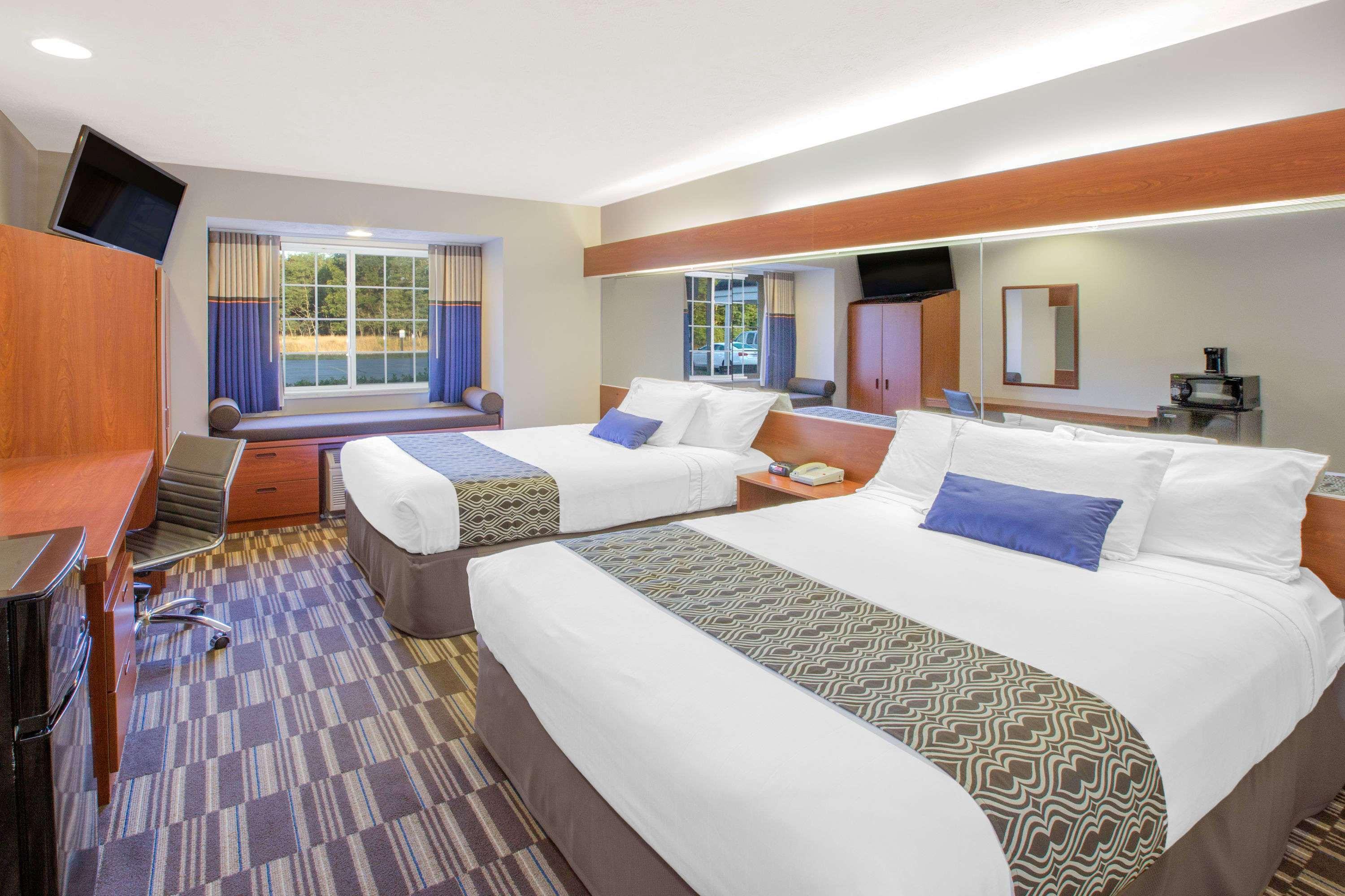 Microtel Inn And Suites Manistee Kültér fotó