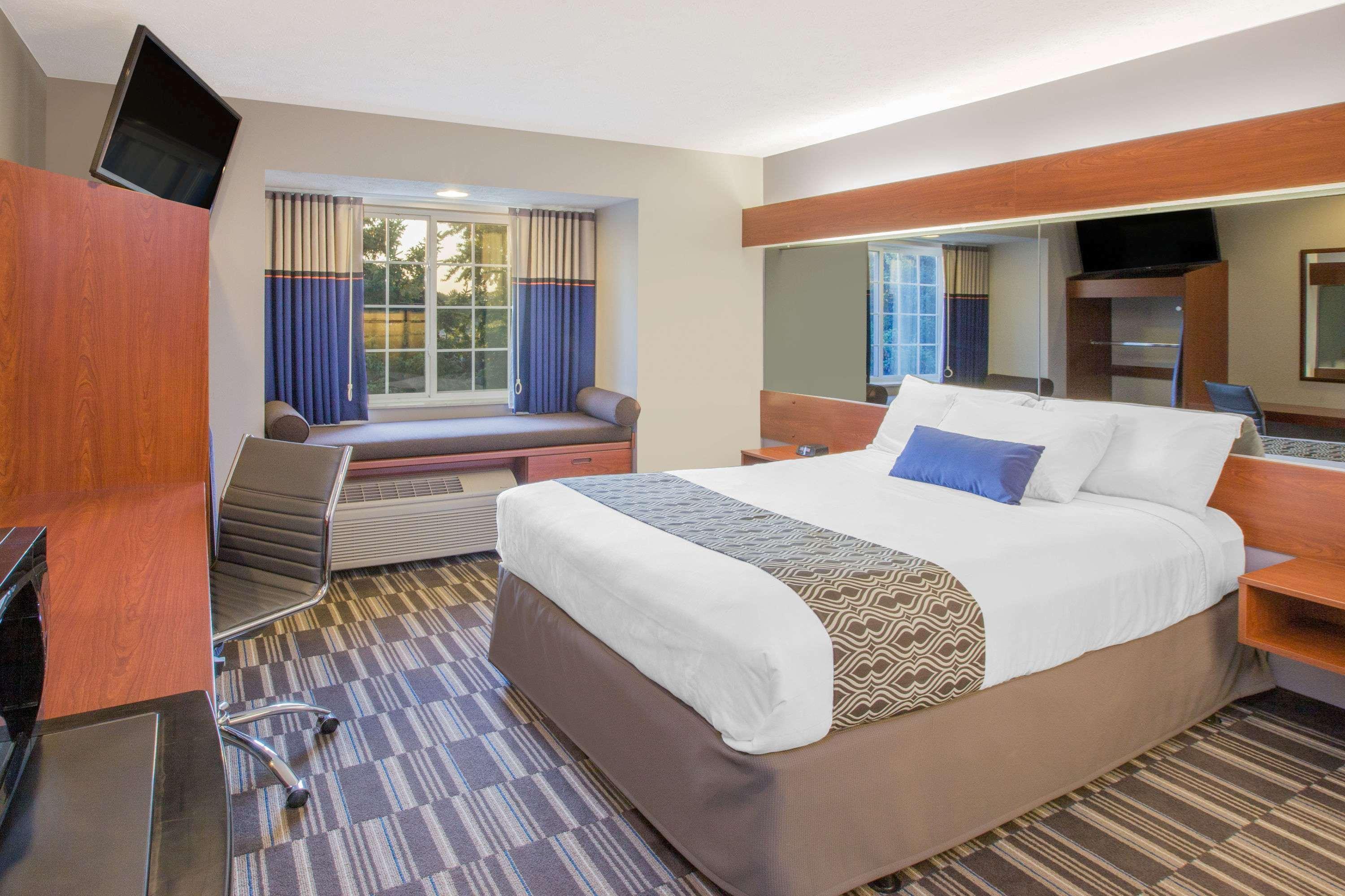 Microtel Inn And Suites Manistee Kültér fotó