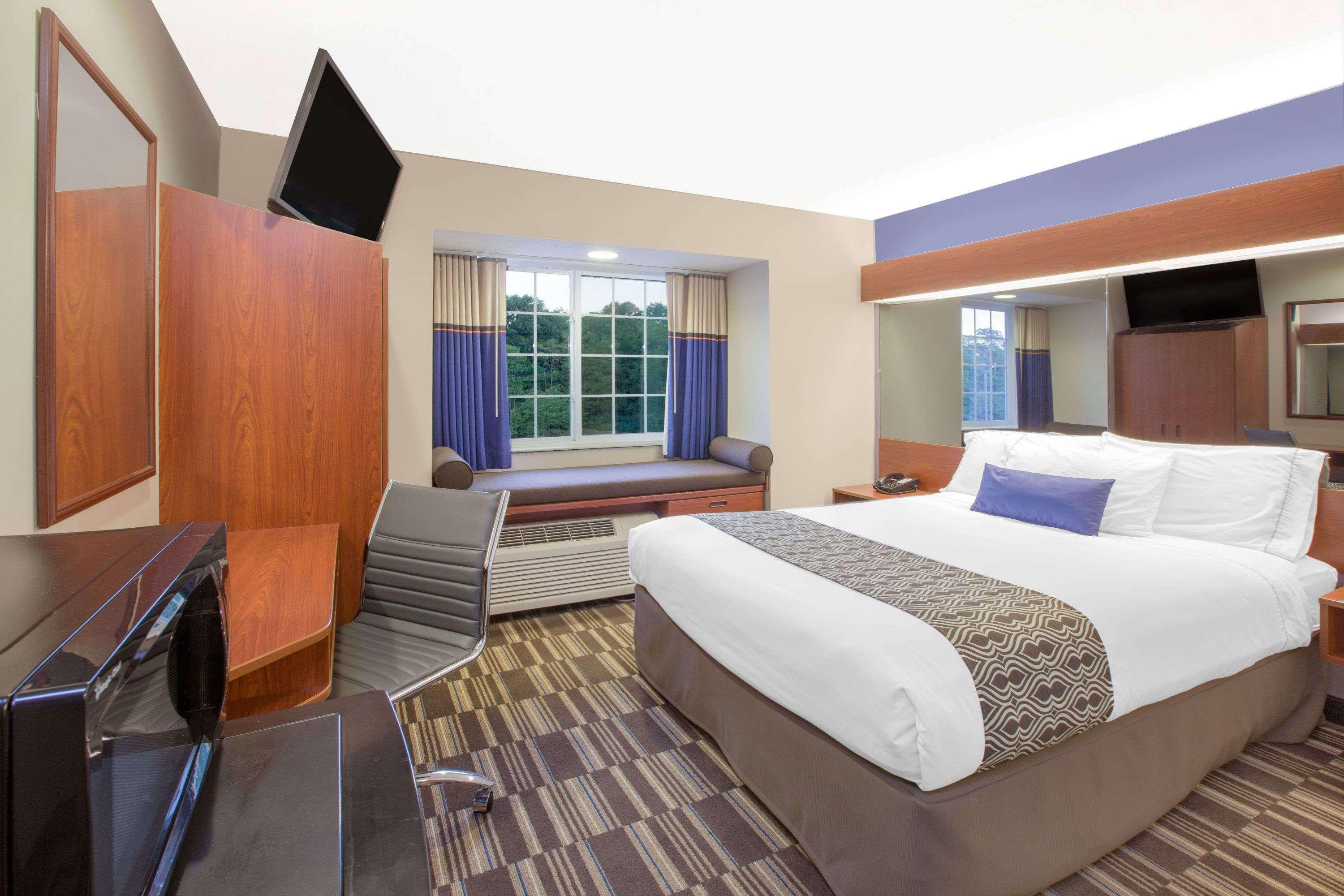 Microtel Inn And Suites Manistee Kültér fotó