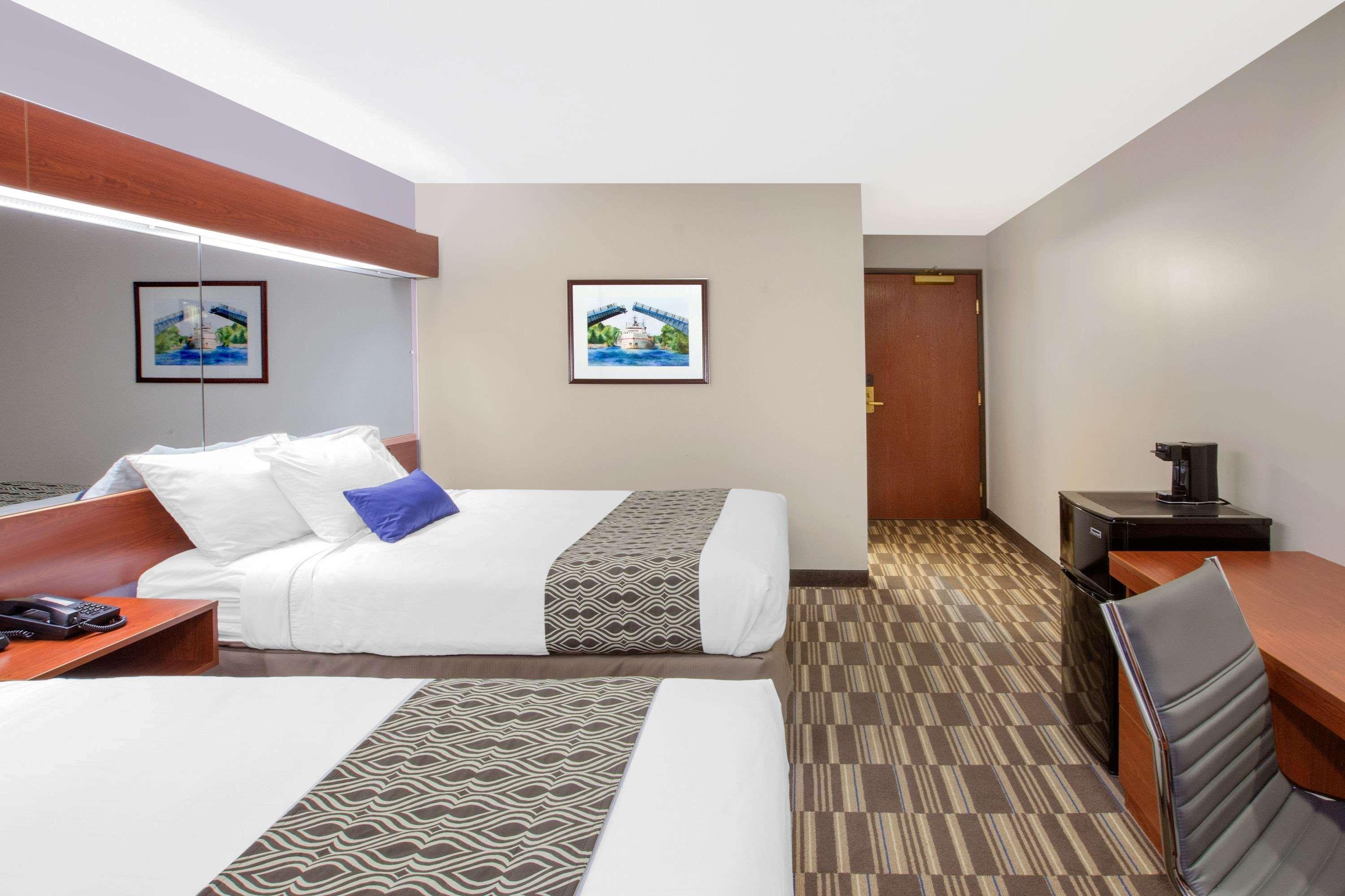 Microtel Inn And Suites Manistee Kültér fotó