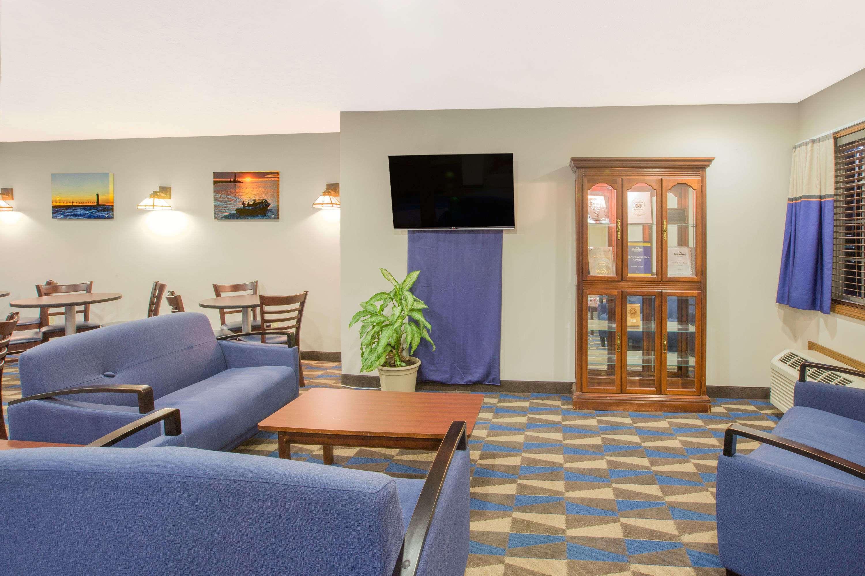 Microtel Inn And Suites Manistee Kültér fotó