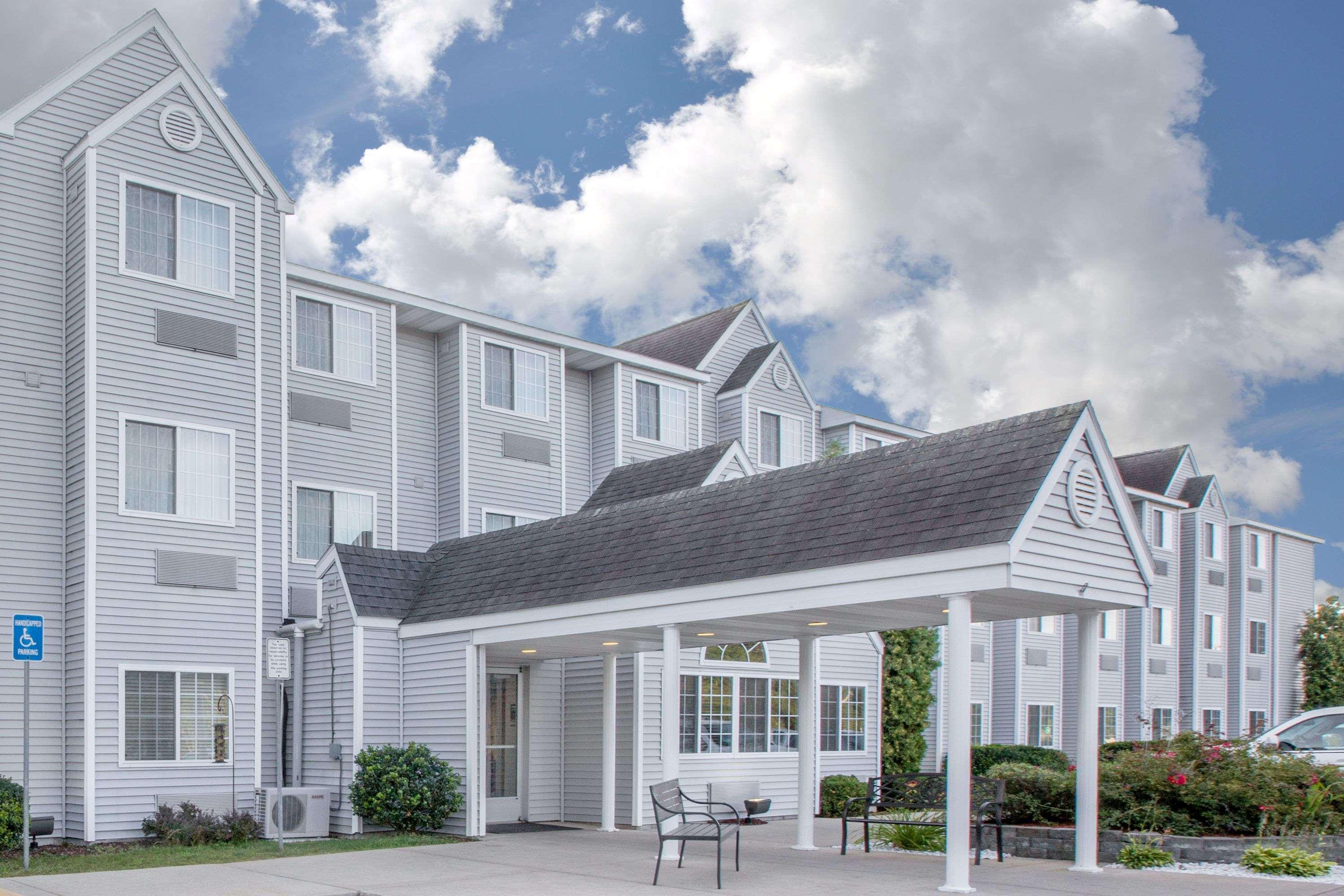 Microtel Inn And Suites Manistee Kültér fotó