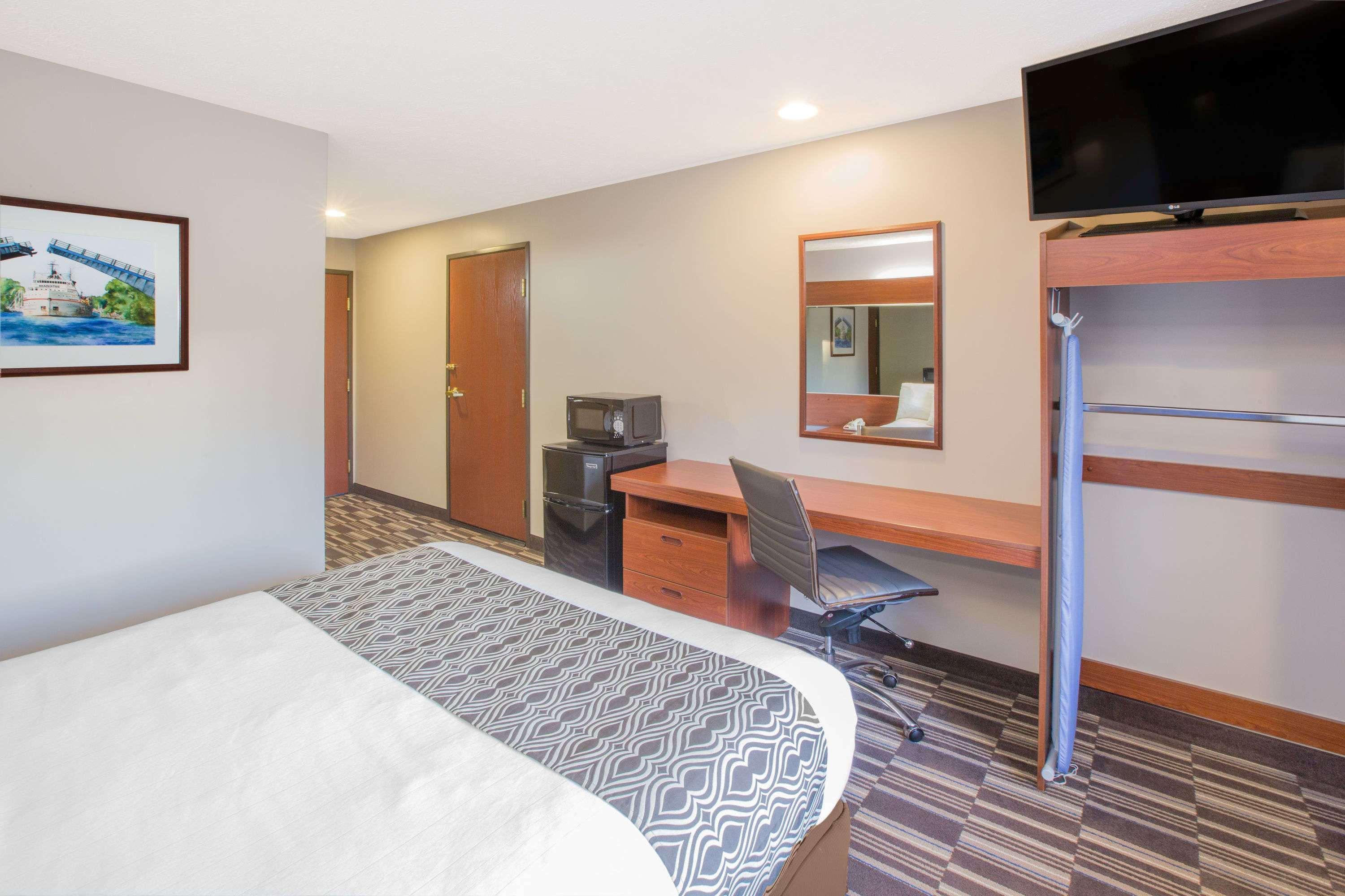 Microtel Inn And Suites Manistee Kültér fotó