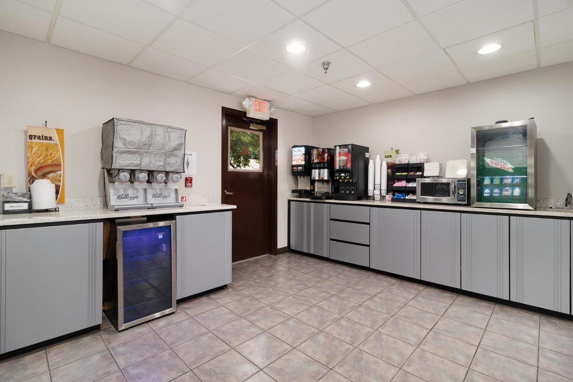Microtel Inn And Suites Manistee Kültér fotó