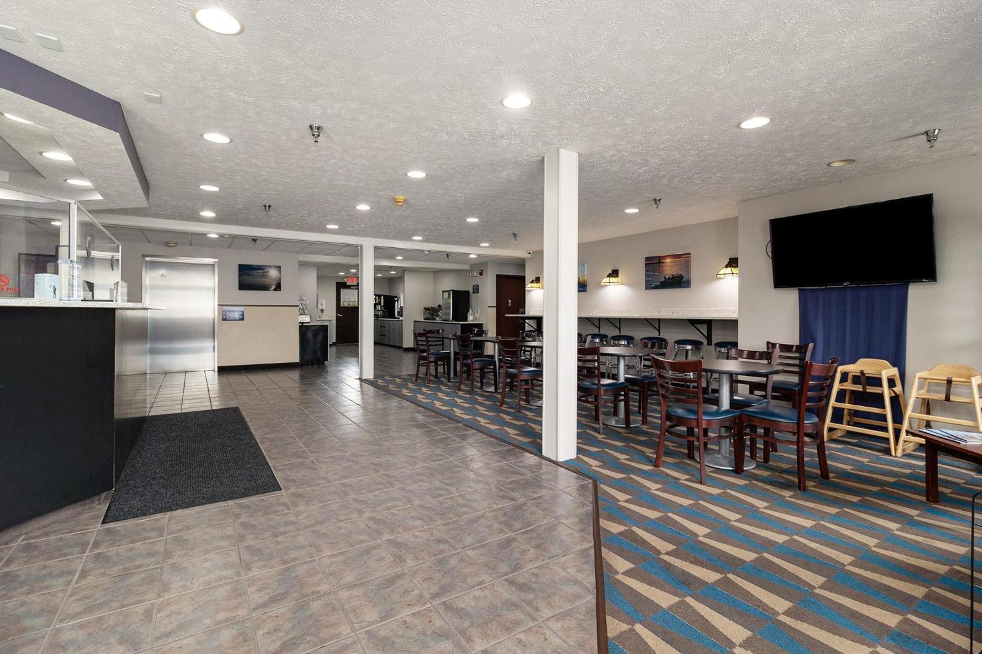 Microtel Inn And Suites Manistee Kültér fotó