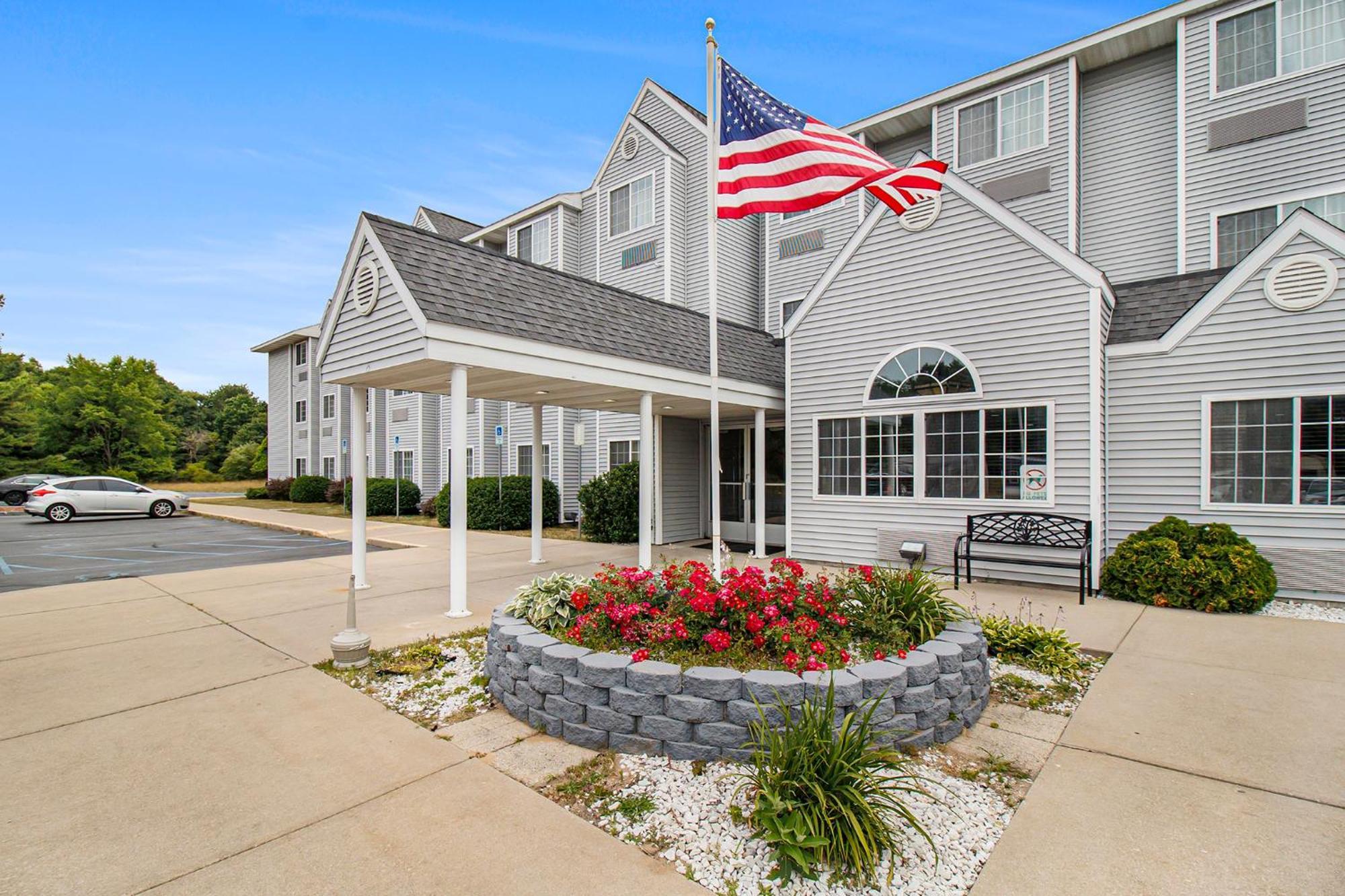 Microtel Inn And Suites Manistee Kültér fotó