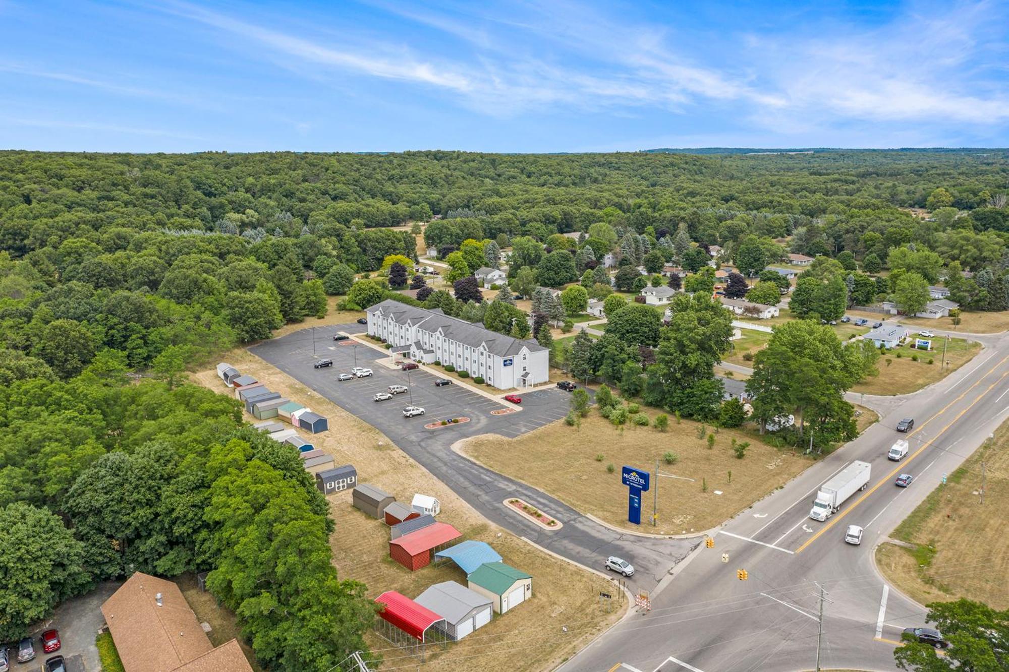Microtel Inn And Suites Manistee Kültér fotó