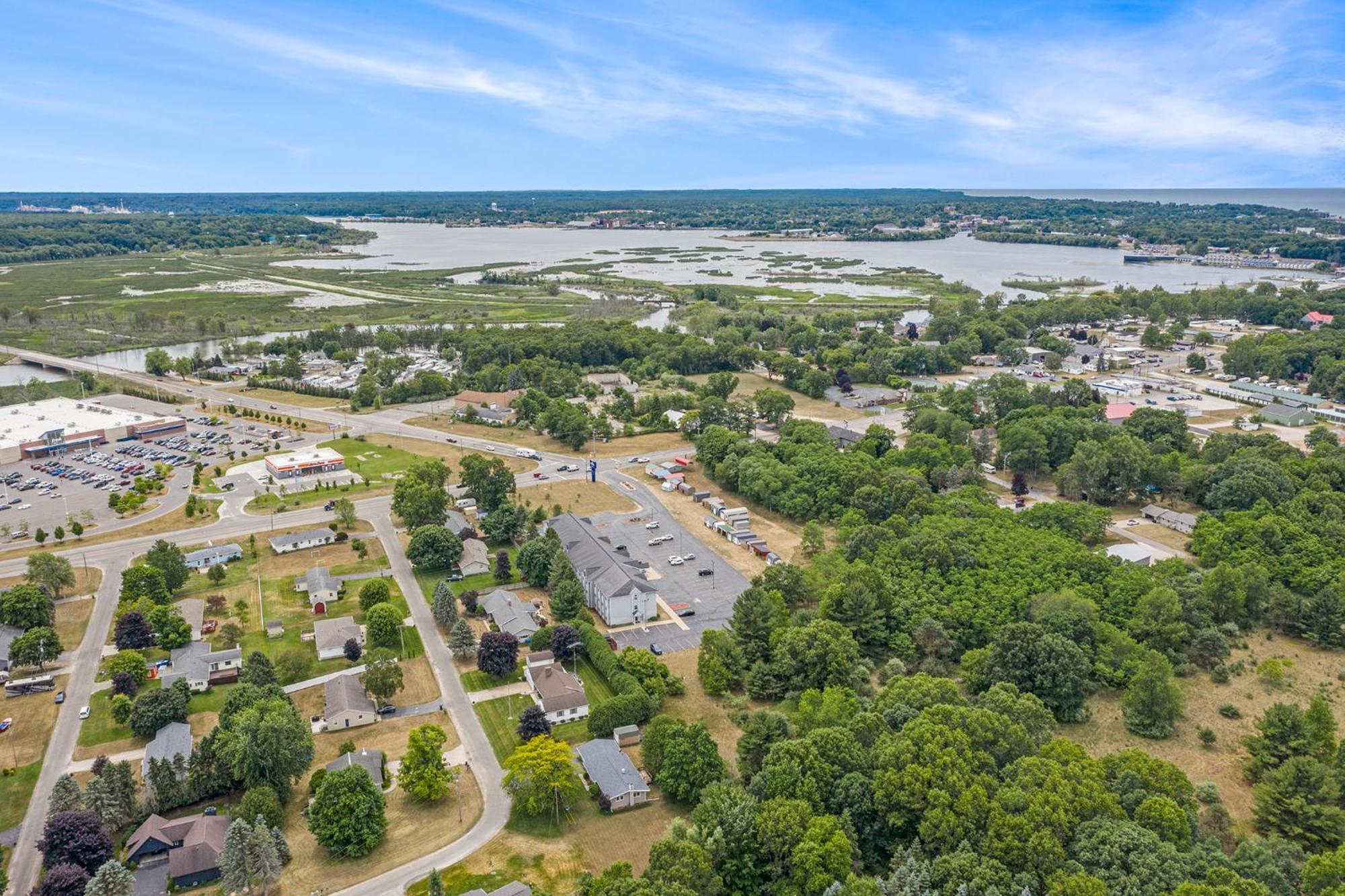 Microtel Inn And Suites Manistee Kültér fotó