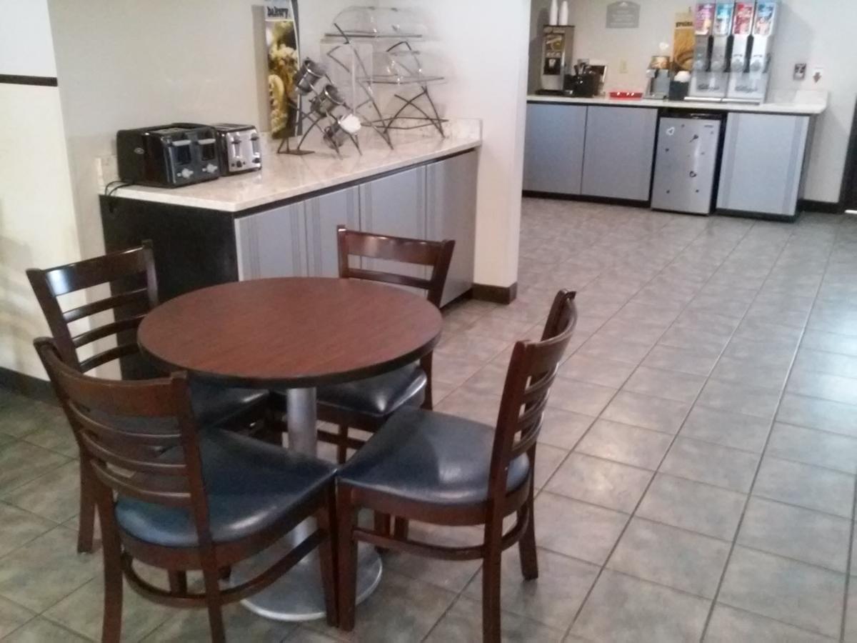 Microtel Inn And Suites Manistee Kültér fotó