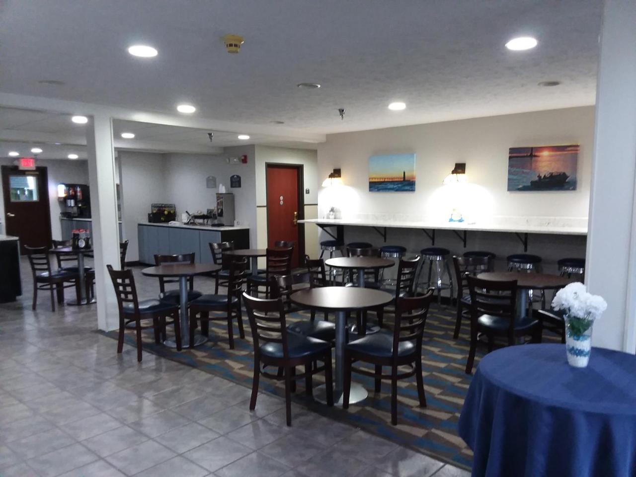 Microtel Inn And Suites Manistee Kültér fotó